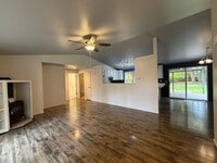 Building Photo - Spacious living with city access 3 bed 2 bath rambler!