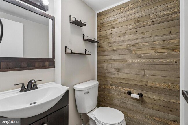 Building Photo - 400 Glendale Rd