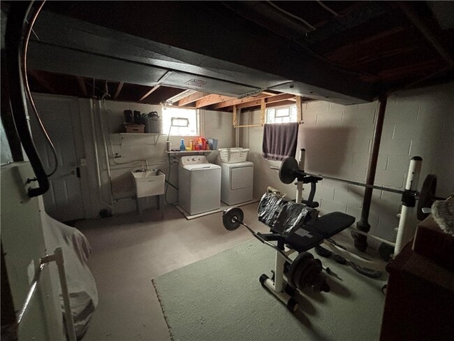 Building Photo - 5835 W Henrietta Rd