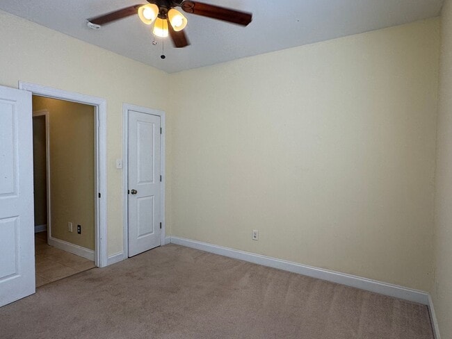 Building Photo - Beautiful Home in River Bluffs