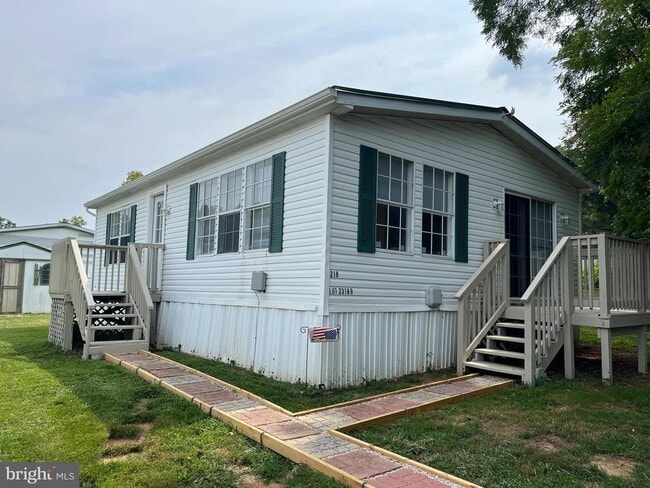 Building Photo - 218 Bronco Way
