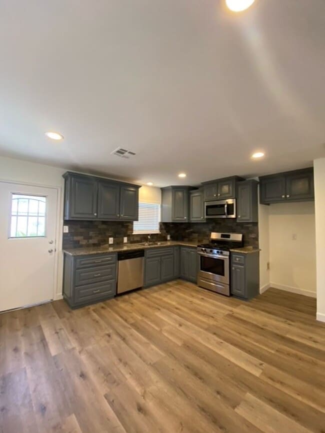 Building Photo - Charming Oleander Home