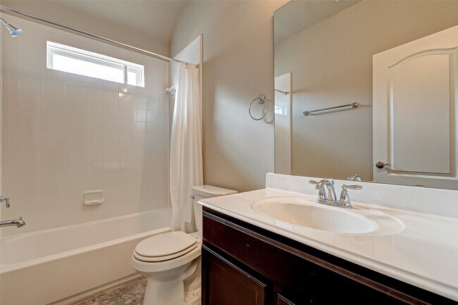 Building Photo - 907 River Delta Ln