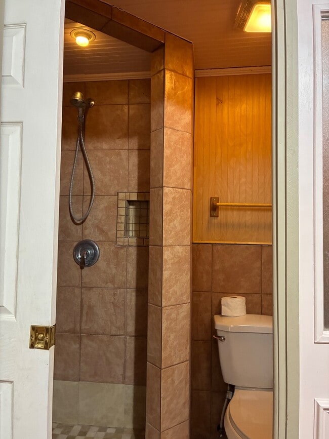 Building Photo - 424 W Market St