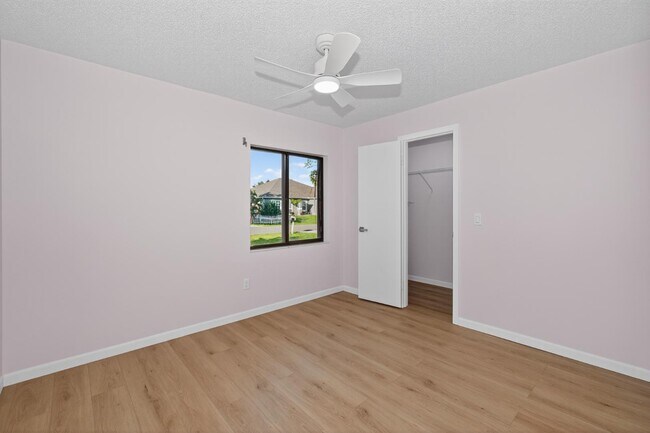 Building Photo - 12829 SW 38th Cir