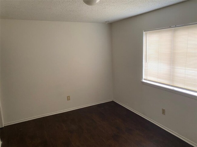 Building Photo - 12312B Alderbrook Dr