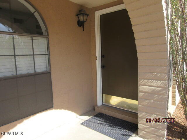 Building Photo - 665 La Chapa Ave
