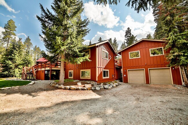 Building Photo - 330 Wilderness Dr