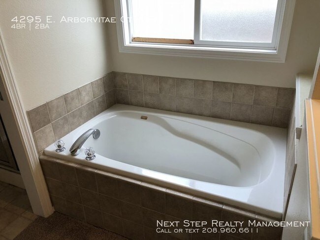 Building Photo - 4 Bed plus Office in Columbia Village