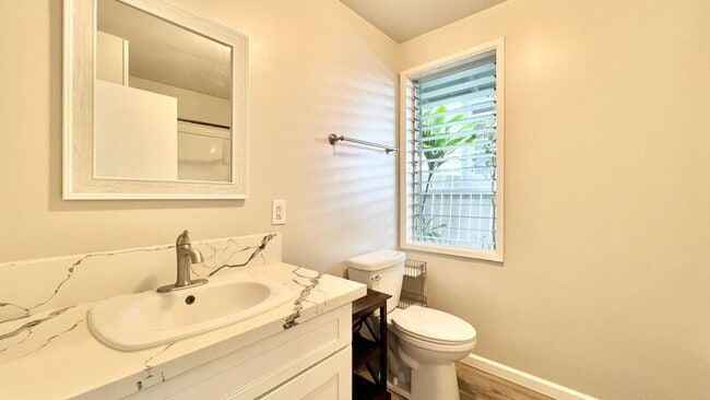Building Photo - 2504 Rainbow Dr