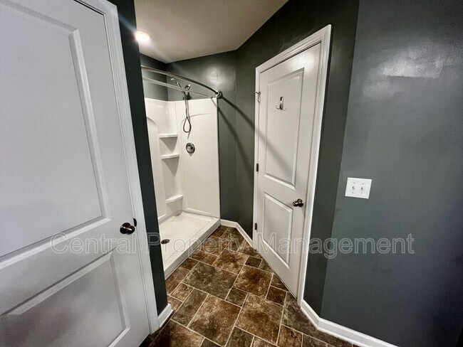 Building Photo - 43 Moorlyn Ln