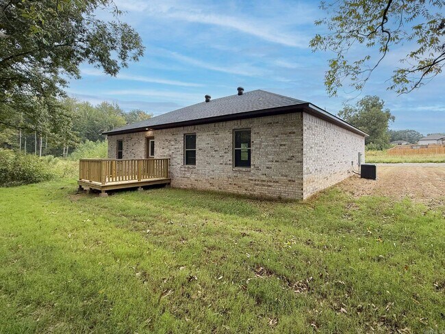 Building Photo - 18 Bobby Eugene Dr