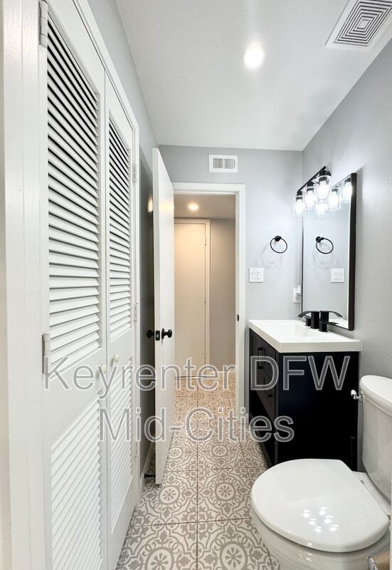 Building Photo - 2505 Crestview Cir