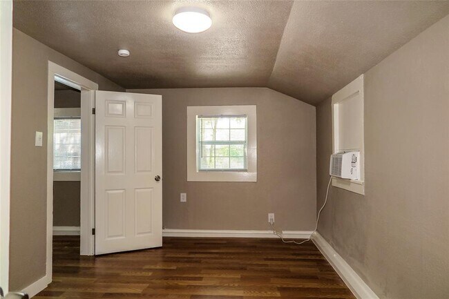 Building Photo - 1312 Pine St