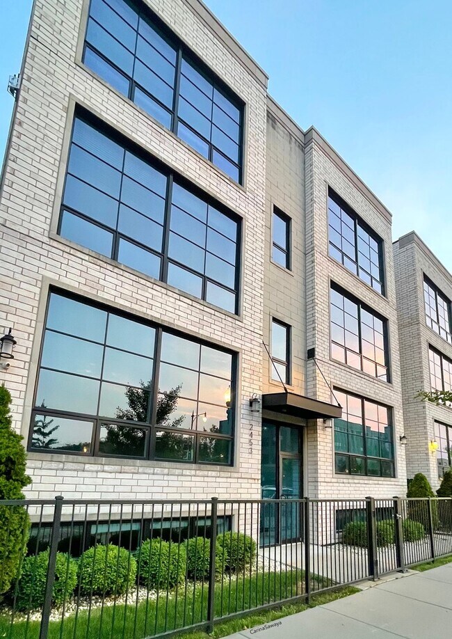 Primary Photo - 2453 W Irving Park Rd