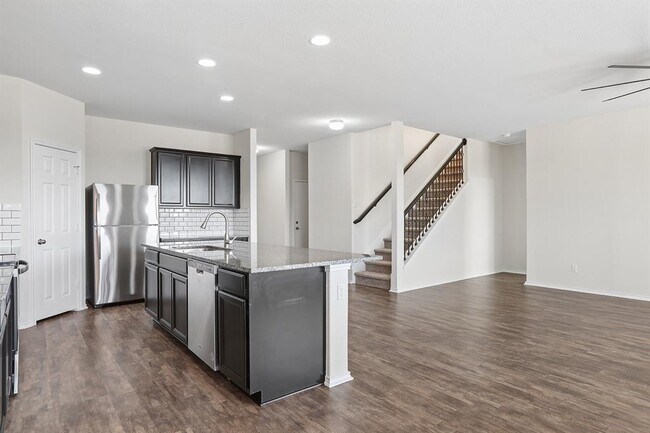 Building Photo - 709 Hummingbird Ln