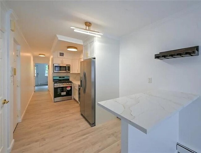 Building Photo - 2362 E 13th St