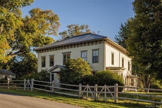 Building Photo - 108 Wey Rd