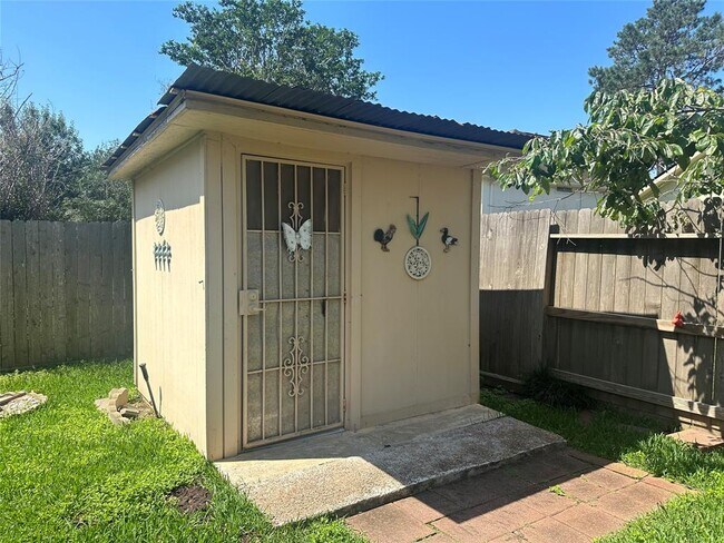 Building Photo - 806 Legend Spring Dr