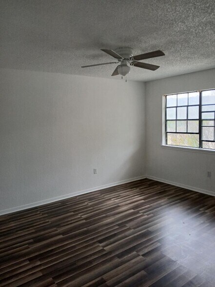 Building Photo - 913 N 7th St