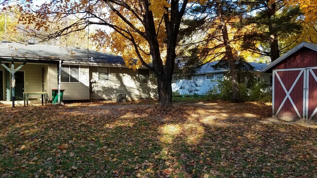 Building Photo - 3 Bedroom Duplex