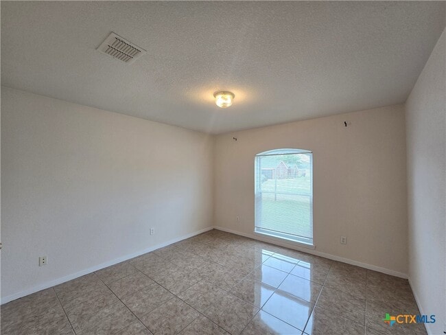 Building Photo - 5705 Mandalay Dr