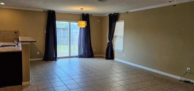 Building Photo - 8018 Chasewood Dr