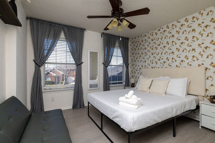 Building Photo - 3032 Marigold Dr