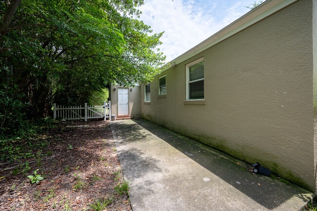 Building Photo - 1803 Heath St