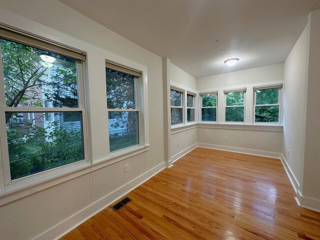 Building Photo - 8 Silvey Pl