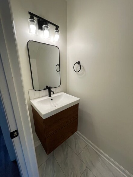 Building Photo - 101 Royal Forest Ct