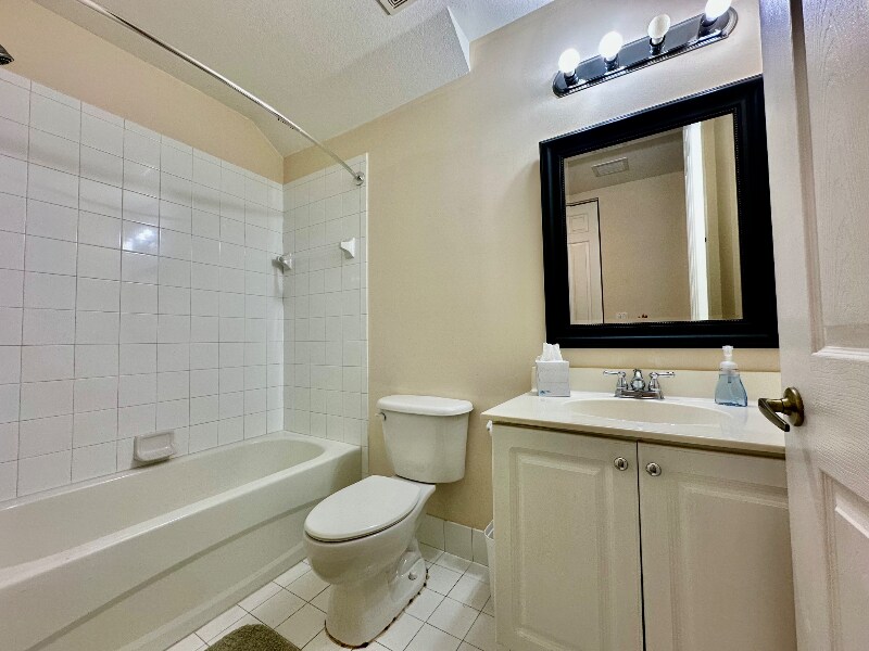 Building Photo - 1305 Mariposa Cir