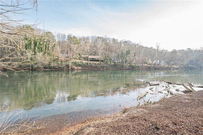 Building Photo - 4562 Columns Dr SE