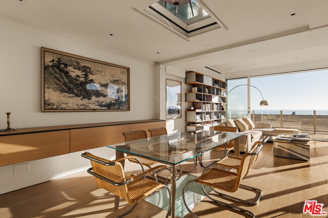 Building Photo - 1267 Palisades Beach Rd