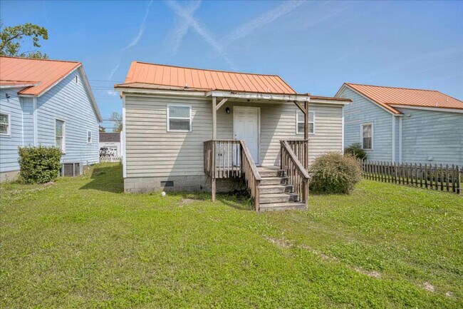 Building Photo - 1606 Broad St