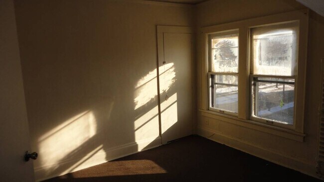 Building Photo - 605 N 30th St