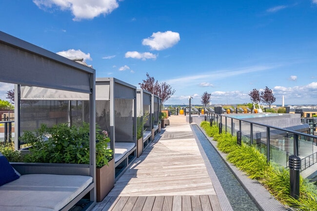 Building Photo - 949 1st St SE