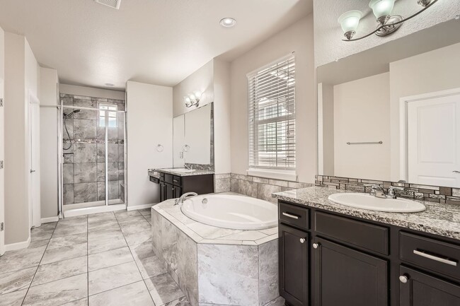 Building Photo - Large Beautiful Rental! Move in by next week!