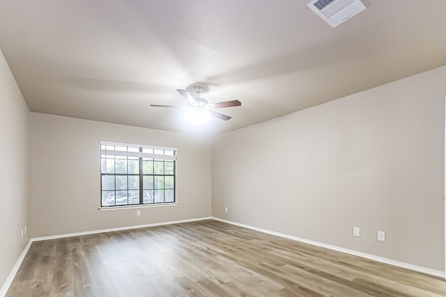 Building Photo - 2111 Paddle Creek