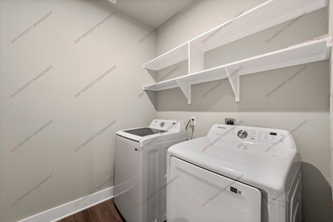 Building Photo - $500 OFF FIRST FULL MONTHS RENT