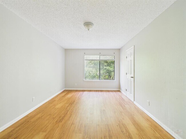 Building Photo - 9520 Quail Village Ln