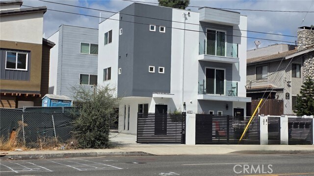 Building Photo - 6845 Haskell Ave