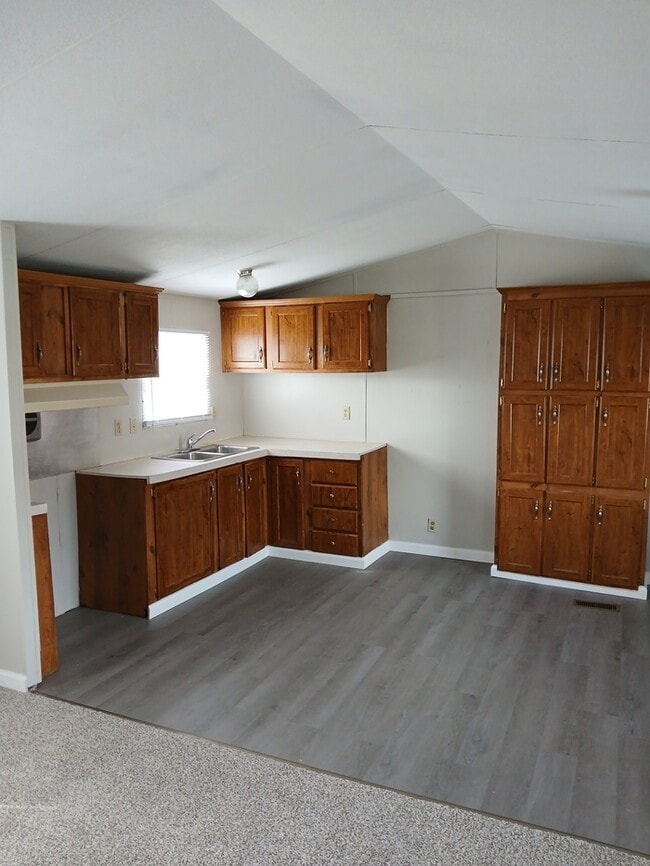 Building Photo - Mobile Home For Sale