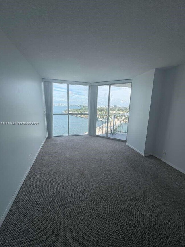 Building Photo - 7601 E Treasure Dr