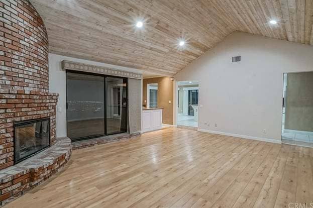 Building Photo - 7380 Live Oak Dr