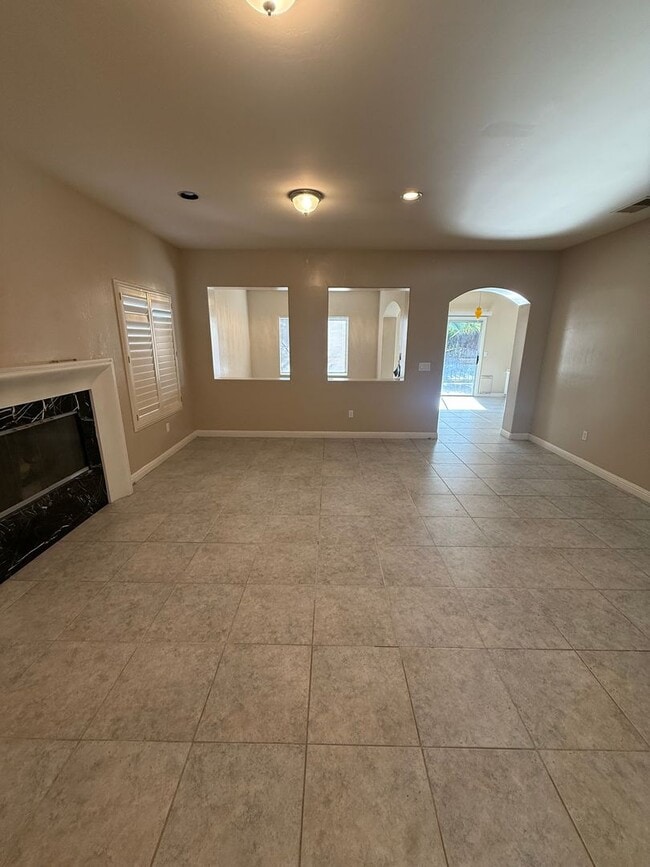 Building Photo - Elegant 3-Bedroom Home in Seven Oaks