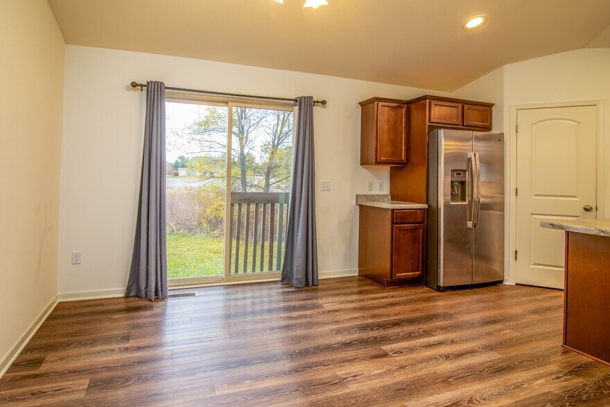 Building Photo - 501 Cobblestone Way