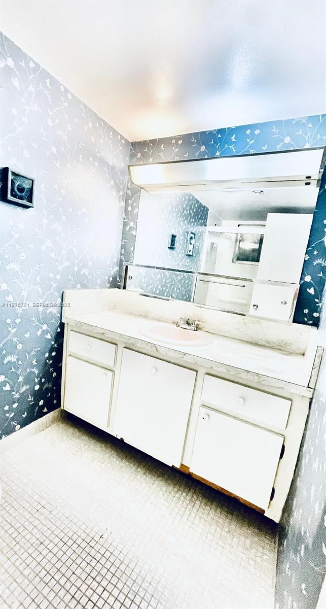 Building Photo - 1550 NE 191st St