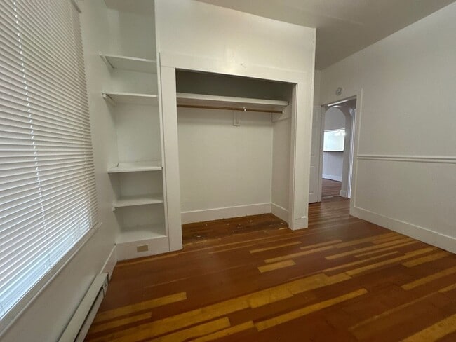 Building Photo - 1405 Canby St