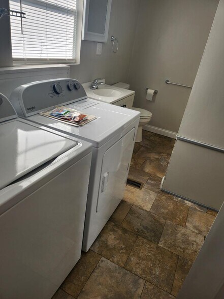 Building Photo - 306 High St